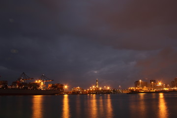 lanterna e il porto di Genova