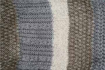 Fototapeten Warme wollen sjaal met verschillende patronen en kleuren © trinetuzun
