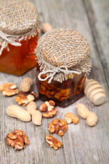 Fototapeta na wymiar Honey in the pot and nuts