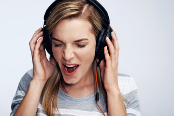 Naklejka premium Music loving woman