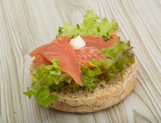 Salmon sandwich with thyme