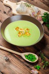 Soup of young peas