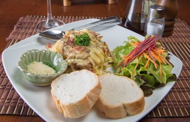 Carbonara with ham and cheese