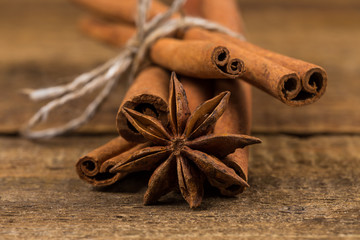 Obraz na płótnie Canvas Close up of cinnamon sticks and star anise on wood