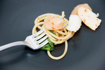 Italian recipe: spaghetti and seafood