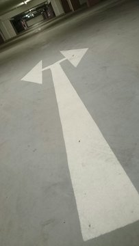 Tiefgarage doppelpfeil