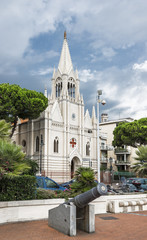 Kirche und Kanone