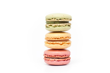 assortiment de macarons sur fond blanc