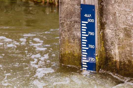 Water Level Pole