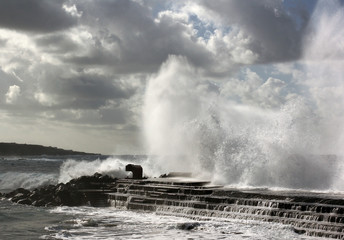 breaking waves 01