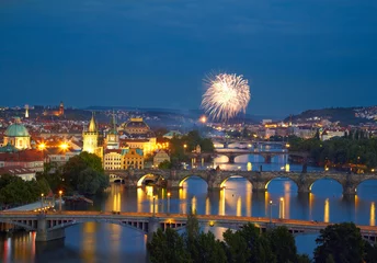 Fototapeten Prag nach Sonnenuntergang mit Feuerwerk © SJ Travel Footage