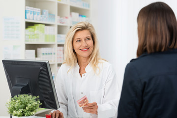 einkauf in der apotheke