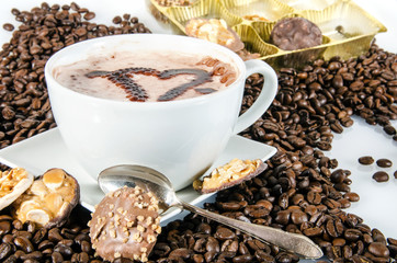 Kaffe-Kreation genießen: Latte Macchiato und Florentiner :)