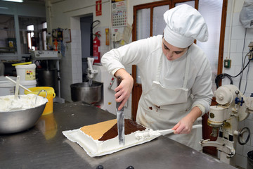 Development and production in a traditional pastry.