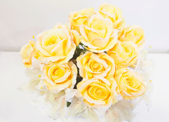 Obraz na płótnie Canvas bouquet of fresh multicolored roses in vase