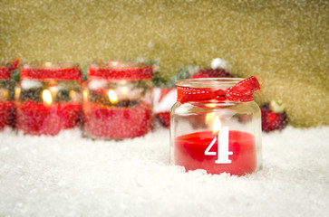4. adventskerze im schnee