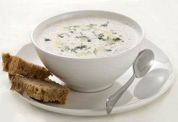 Cream-soup from mushrooms with bread