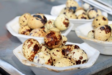 quail eggs on the cup