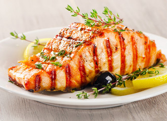 Salmon with lemon, olives and  thyme