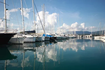 Foto op Plexiglas sail yacht and boat reflections in marina harbour © William Richardson
