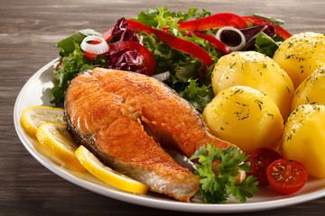 Fried salmon and vegetables