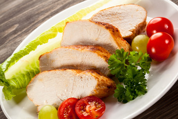 Roast chicken fillet and vegetables