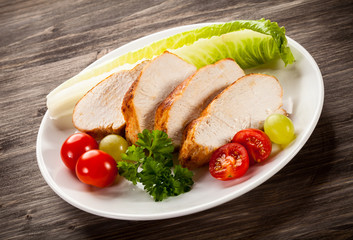 Roast chicken fillet and vegetables