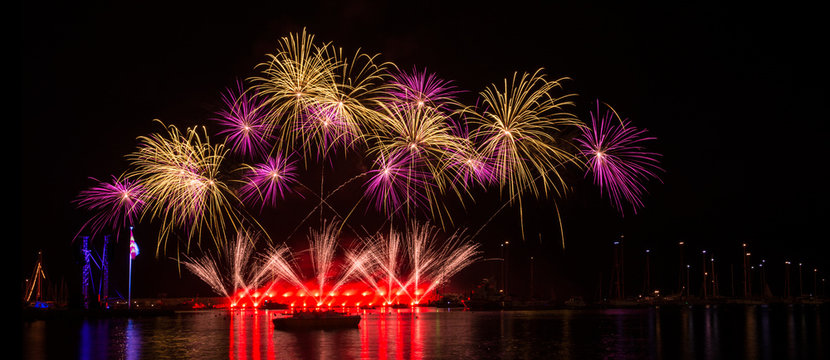 fuochi d'artificio sul mare