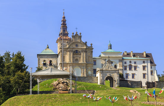 Klasztor i Bazylika na Świetym Krzyżu (Holy Cross Monastery)
