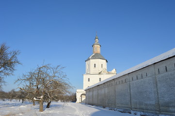 Стена монастырская