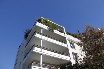 Immeuble moderne avec terrasses à Boulogne	
