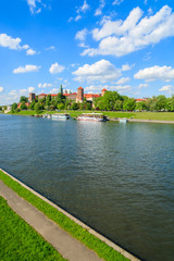 Obraz premium Vistula river and Wawel Castle in the background, Krakow, Poland