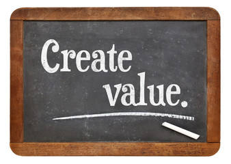 Obraz premium create value on blackboard