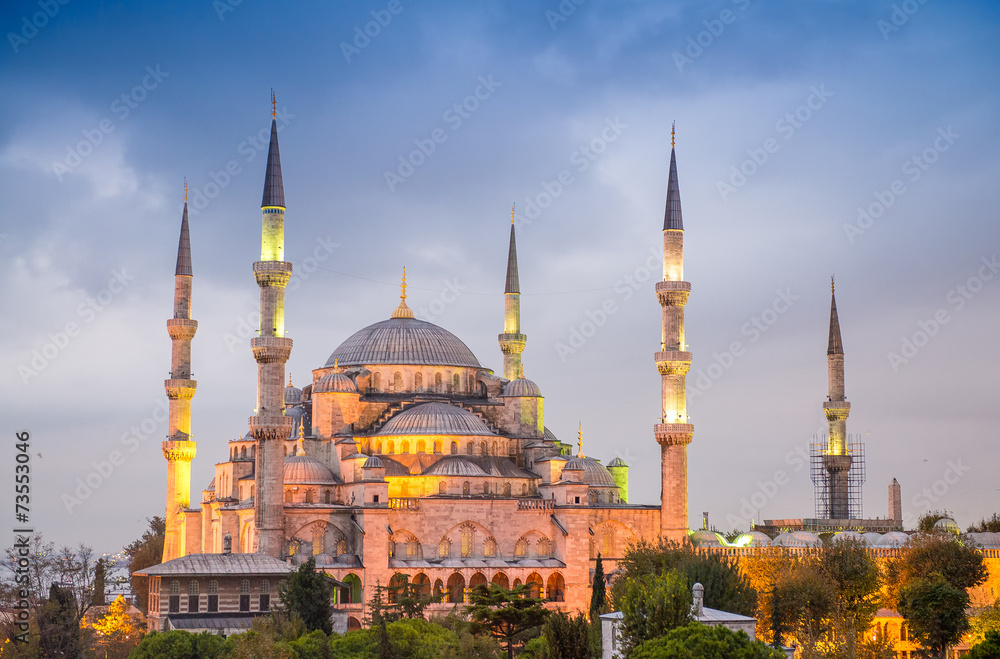 Sticker Amazing night view of Blue Mosque - Istanbul, Turkey