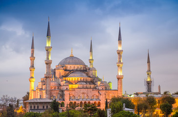 Fototapeta na wymiar Amazing night view of Blue Mosque - Istanbul, Turkey