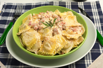 Tortelli panna e speck