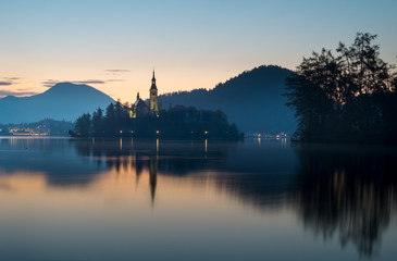 Wczesny świt nad jeziorem Bled,Słowenia