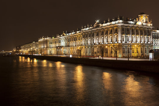 Дворцовая набережная в Санкт-Петербурге, Россия