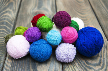 Color woolen clews