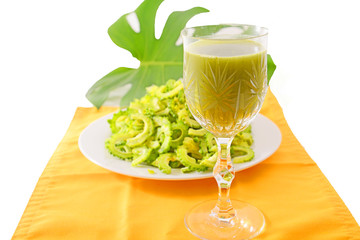 新鮮なゴーヤージュース