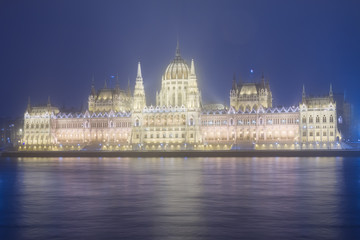 Fototapeta premium facade of parliament at night, Budapest