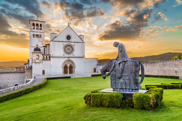 Basilica of St. Francis of Assisi at sunset, Umbria, Italy - obrazy, fototapety, plakaty