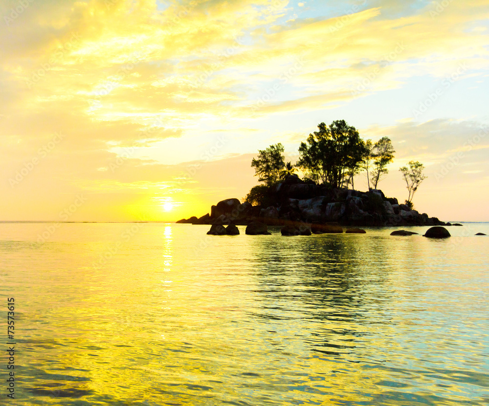 Wall mural coast sea sunset