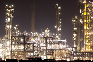 Fototapeta na wymiar Oil-refinery plant at night