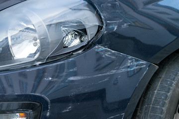 kaputtes Auto nach einem Unfall
