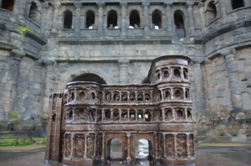 Porta Nigra in Trier (Blindenrelief)