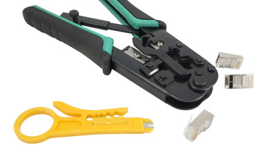 Crimping tool with a network cable isolated