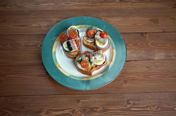 Nicoise toast
