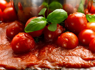 salsa di pomodoro e basilico
