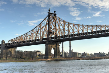 Fototapeta na wymiar Roosevelt Island Bridge, New York